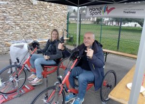 Mélody et Patrick sur deux handbikes