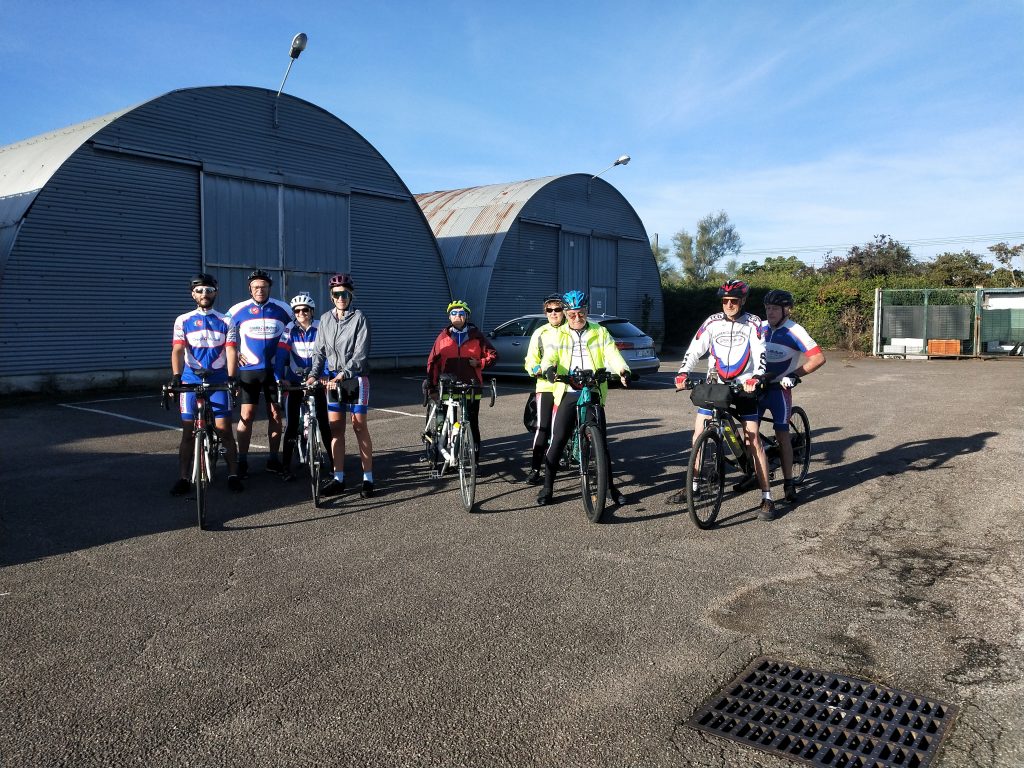 Les 5 tandems au départ du local